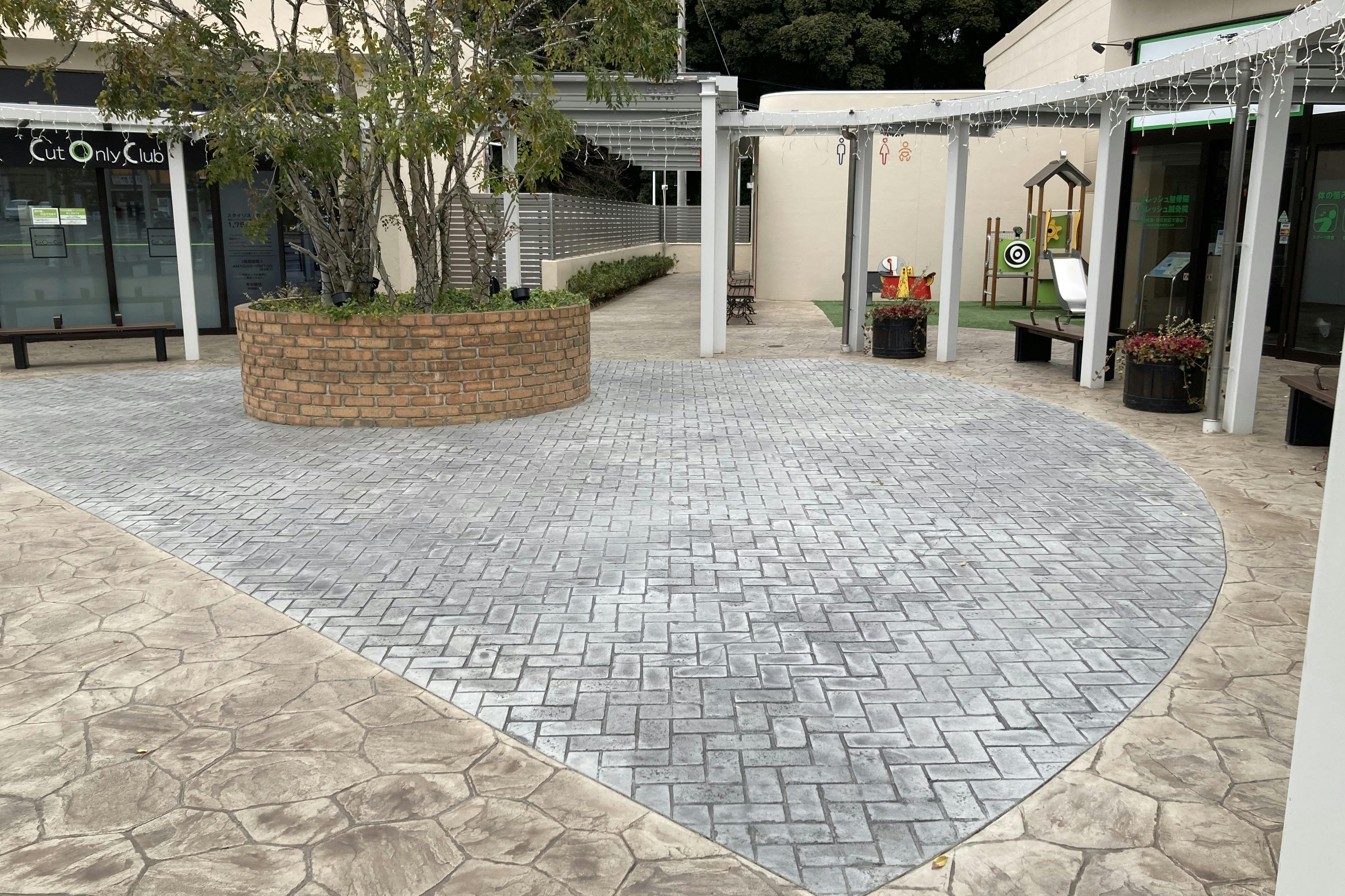 【ミスターマックス おゆみ野店】中央広場（キッチンカー小型） キッチンカーや物販用途に最適な総合ディスカウントストアの催事イベントスペース