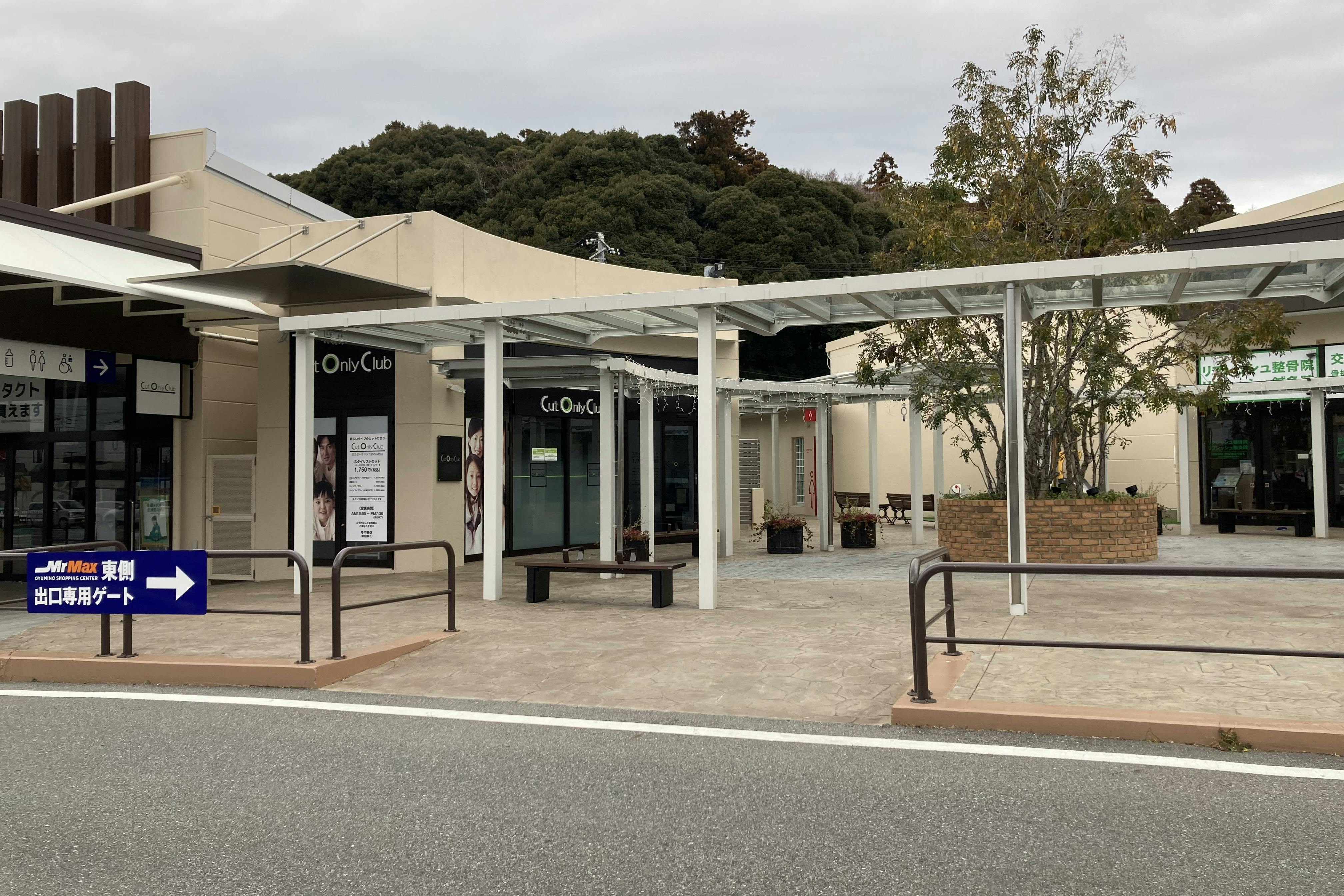 【ミスターマックス おゆみ野店】中央広場（キッチンカー小型） キッチンカーや物販用途に最適な総合ディスカウントストアの催事イベントスペース