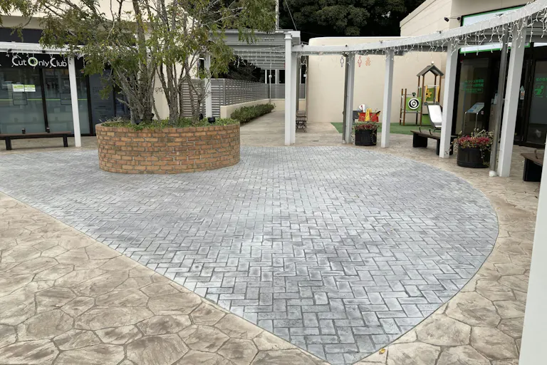 【ミスターマックス おゆみ野店】中央広場(キッチンカー小型) キッチンカーや物販用途に最適な総合ディスカウントストアの催事イベントスペースの画像2