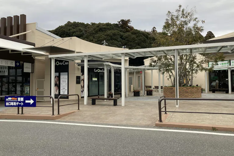 【ミスターマックス おゆみ野店】中央広場(キッチンカー小型) キッチンカーや物販用途に最適な総合ディスカウントストアの催事イベントスペースの画像4