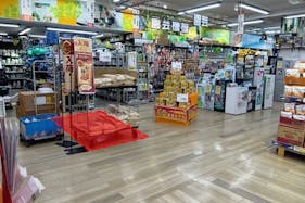 【ユニディ川口店】入り口付近 メイン動線前のプロモーション、食物販の出店に最適な催事イベントスペース