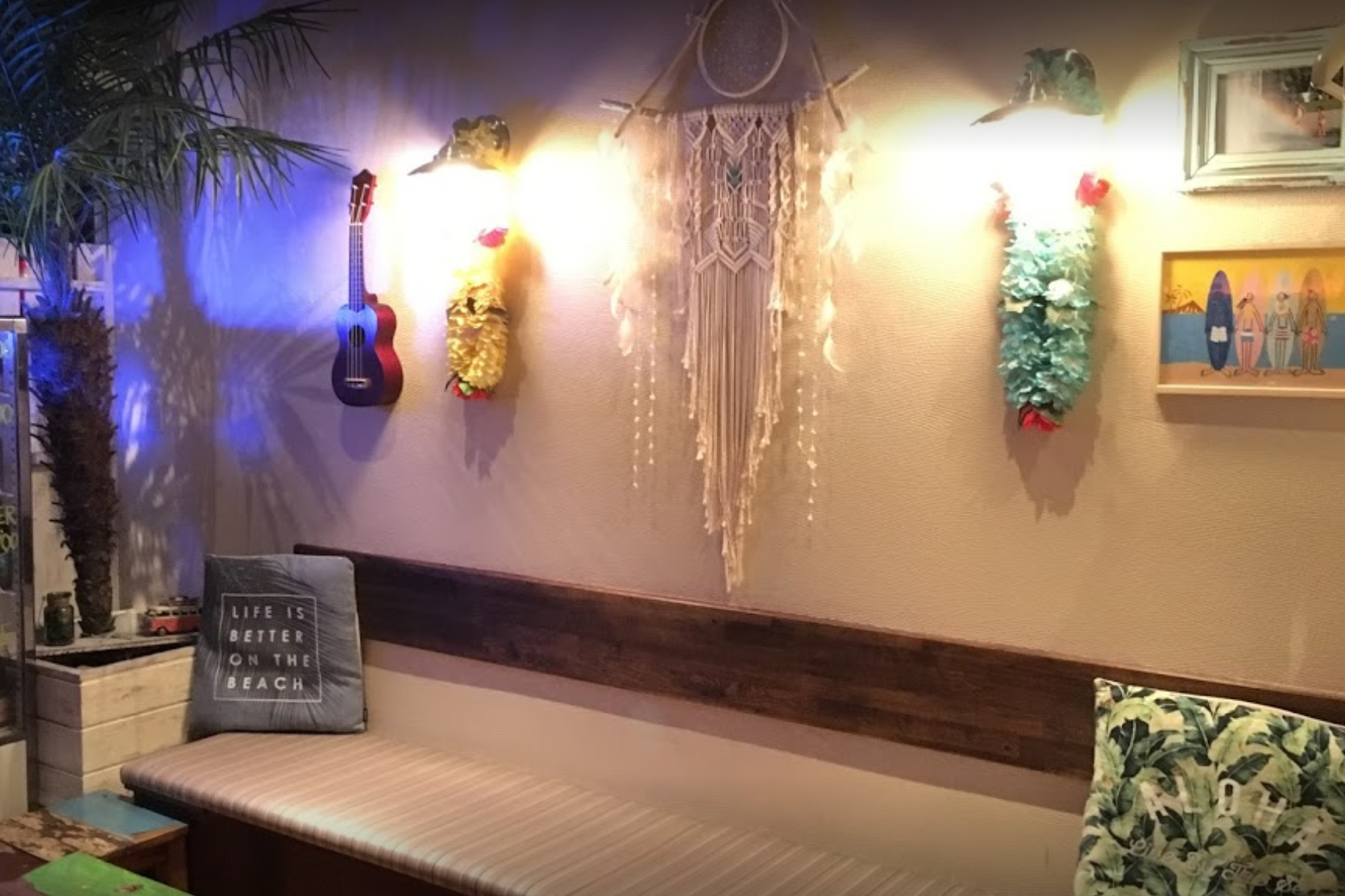 テーブル席です