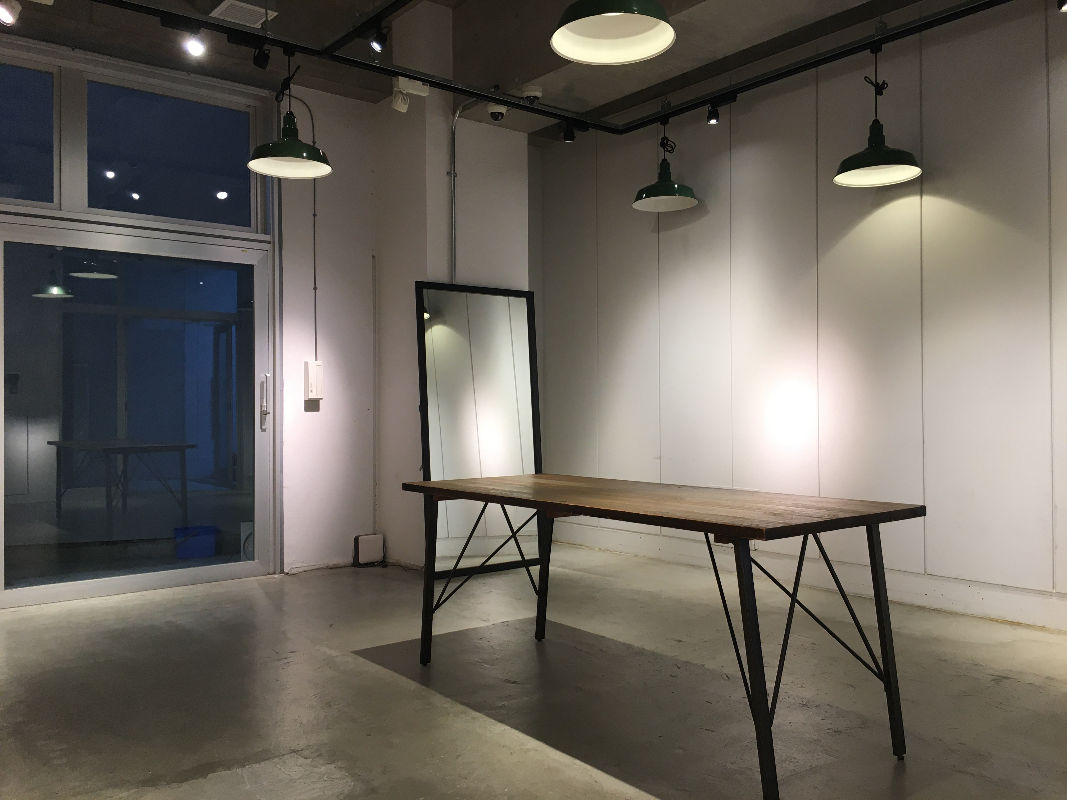 全身鏡、長テーブルの利用が可能です。