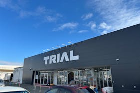 【メガセンタートライアル盛岡西バイパス店】食物販の出店や 販促プロモーションが可能な『【正面左側】Ⓐ 屋外 催事/マルシェスペース』