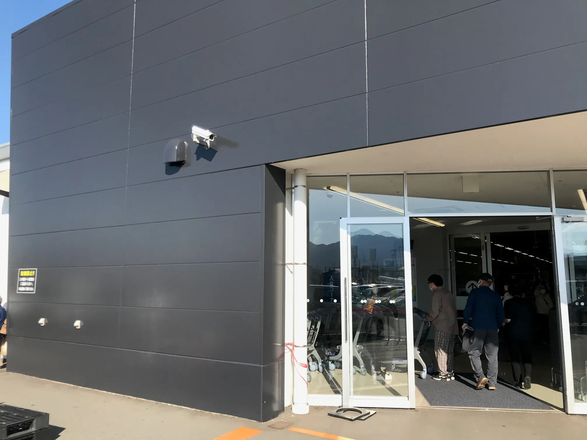 【メガセンタートライアル盛岡西バイパス店】食物販の出店や 販促プロモーションが可能な『【正面左側】Ⓐ 屋外 催事/マルシェスペース』