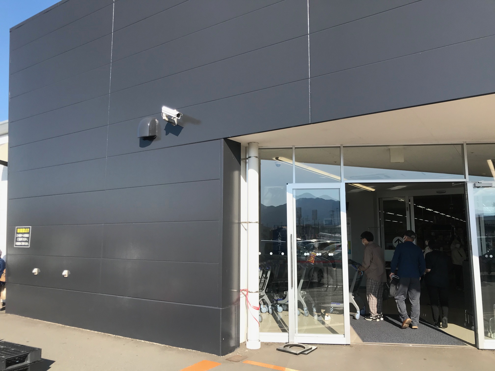 【メガセンタートライアル盛岡西バイパス店】食物販の出店や 販促プロモーションが可能な『【正面左側】Ⓐ 屋外 催事/マルシェスペース』