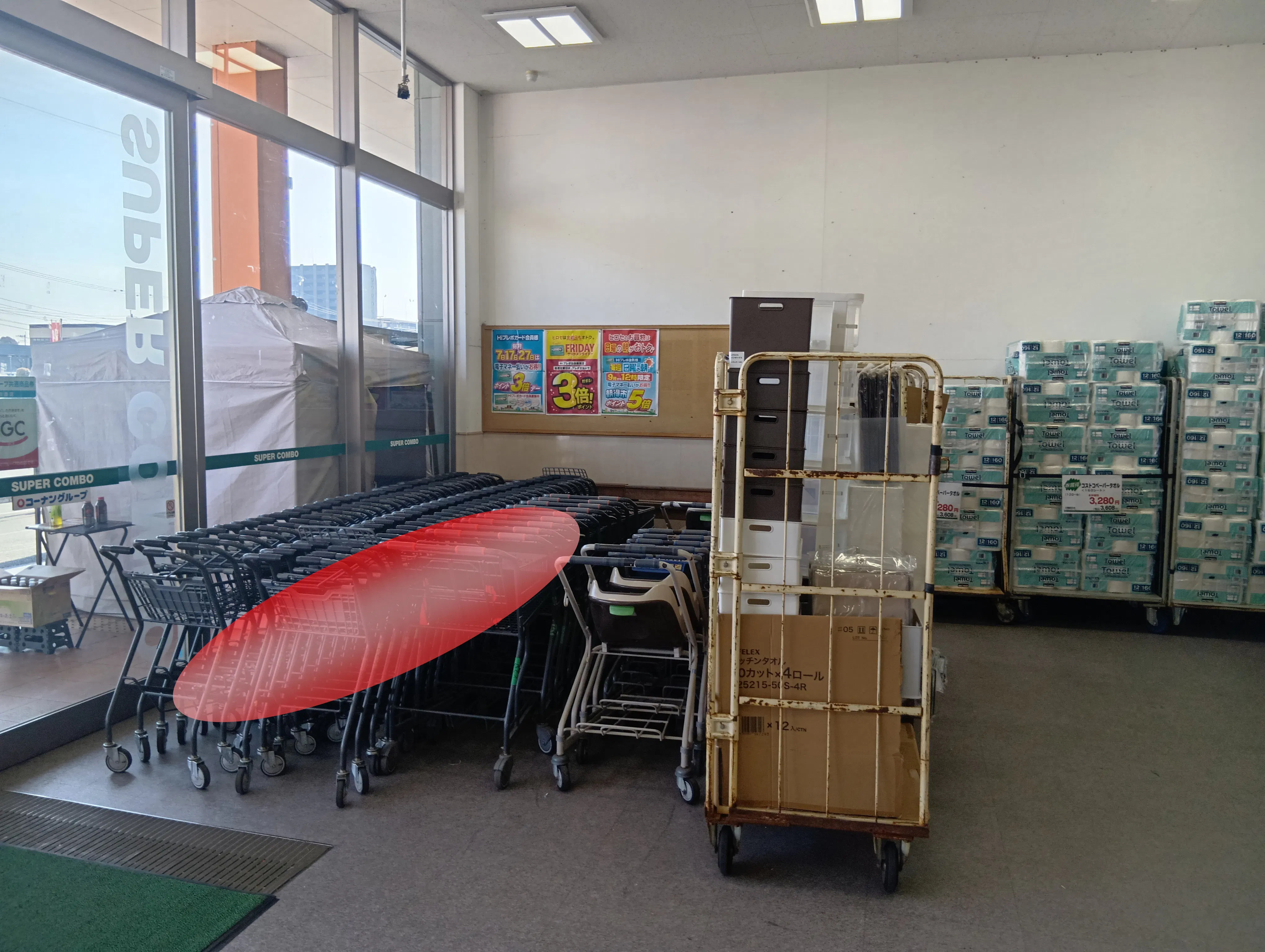 【HIヒロセスーパーコンボ菊陽店】プロモーションイベントに最適なホームセンターの食品側風除室スペースの画像