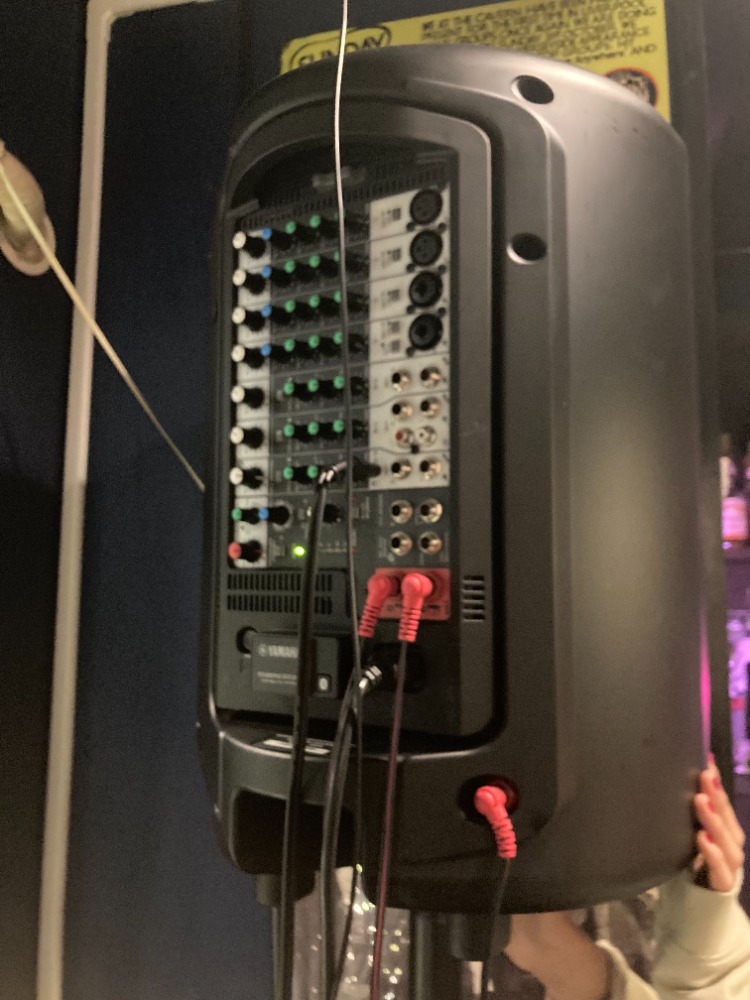 店内のスピーカー