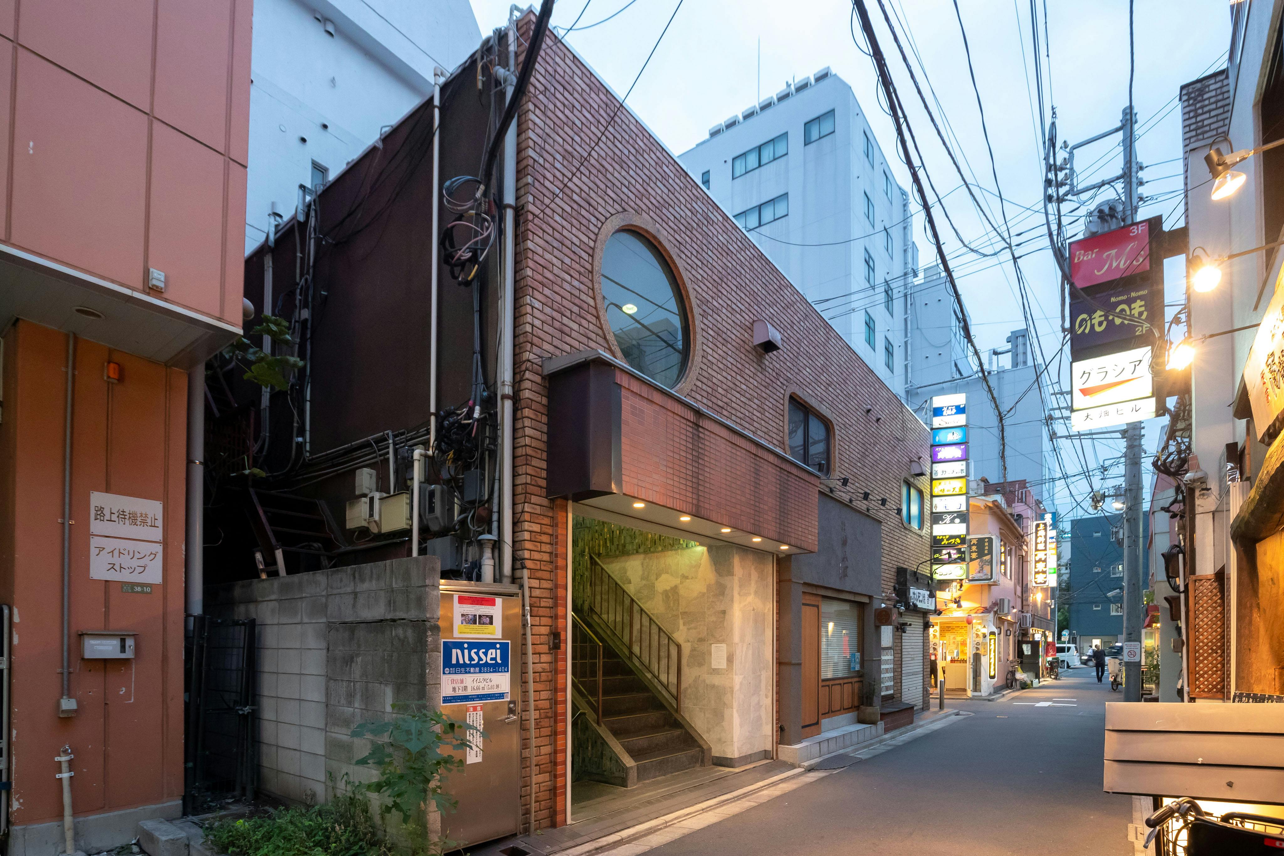 【湯島駅1分】飲食の短期出店や撮影・配信にも最適なレトロなカウンター付きスペース