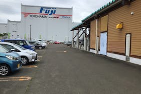 【ダイナム宮城富谷店ゆったり館】キッチンカーやプロモーションに最適なアミューズメント施設のイベントスペース(店舗駐車場)