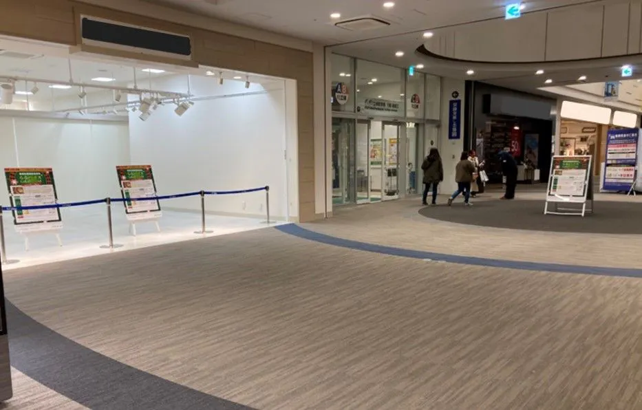 【ららぽーと立川立飛】1階  吹き抜けスペース(立体駐車場側北 )
