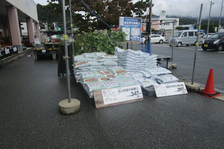 【サンデー天童南店】屋外駐車場 キッチンカーの出店に最適なホームセンター内駐車場の屋外イベントスペースの画像2