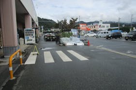 【サンデー天童南店】屋外駐車場 キッチンカーの出店に最適なホームセンター内駐車場の屋外イベントスペース