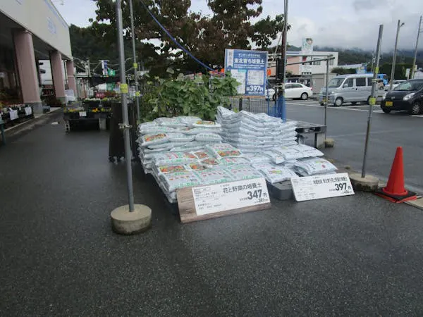 【サンデー天童南店】屋外駐車場 キッチンカーの出店に最適なホームセンター内駐車場の屋外イベントスペース