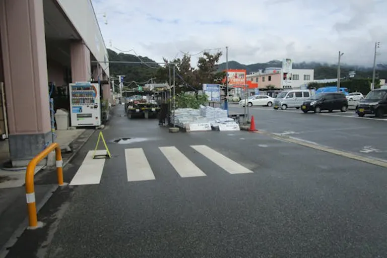 【サンデー天童南店】屋外駐車場 キッチンカーの出店に最適なホームセンター内駐車場の屋外イベントスペースの画像3