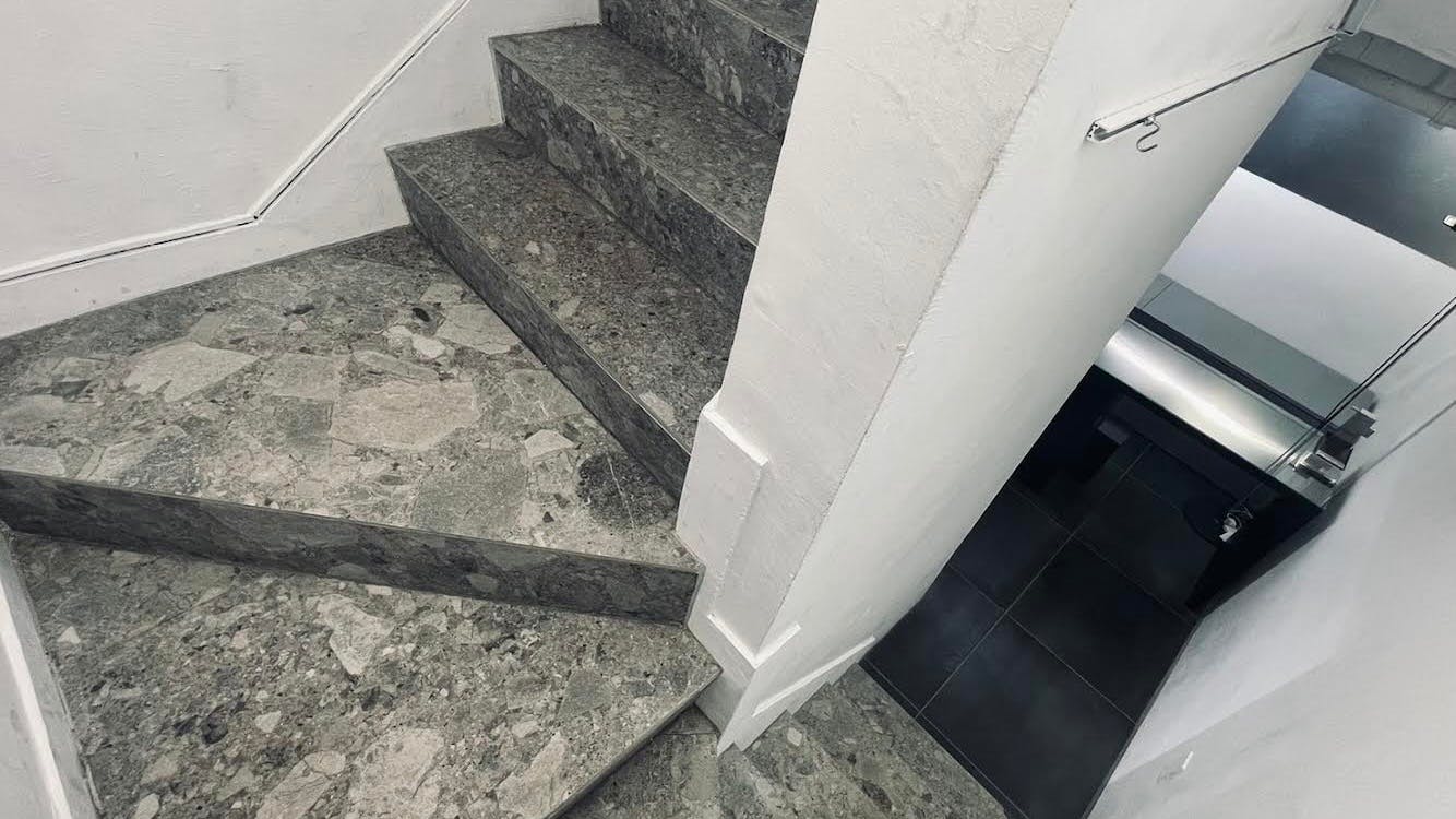 【恵比寿・広尾エリア】山種美術館徒歩1分 |デザイナーズスペース|駒沢通り沿い 好立地路面店|アパレル・撮影・展示会|大型モニター2台完備|