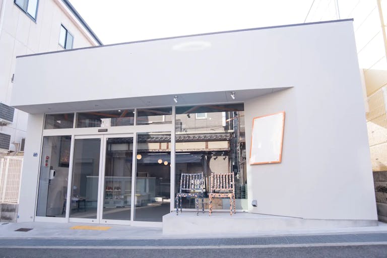 【県庁前駅5分】企業の新商品プロモーション、雑誌等の対談撮影に適した神戸三宮エリアの中山手通に位置するラグジュアリーでシックな世界観で構成された路面コンセプトショップ内の商談可能なVIPスペースの画像3