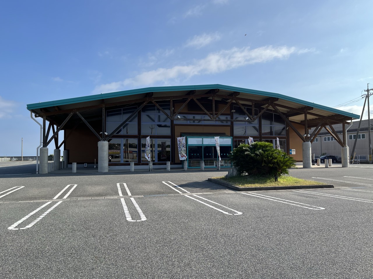 【ダイナム島根益田店】キッチンカーやプロモーションに最適なアミューズメント施設のイベントスペース