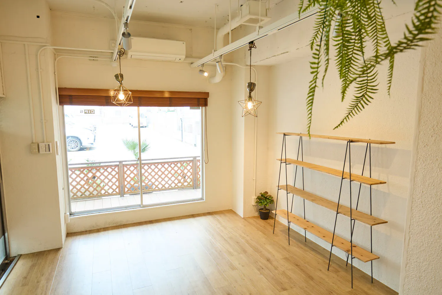 【大阪天満宮駅3分】平日割引キャンペーン実施中!!ポップアップストアや展示会に最適な視認性抜群路面に面した木のぬくもりを感じられるレンタルスペース