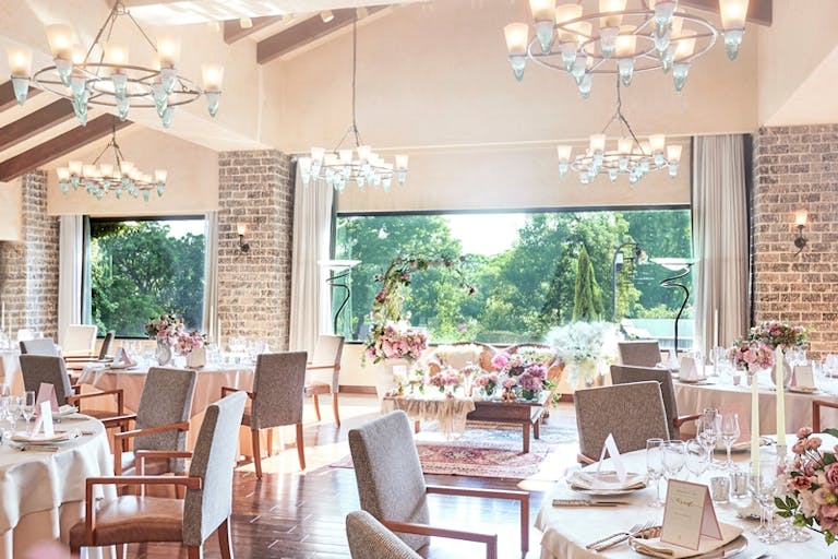 ガーデンサイドルーム。専用テラススペースを併設した開放感あふれるバンケット。