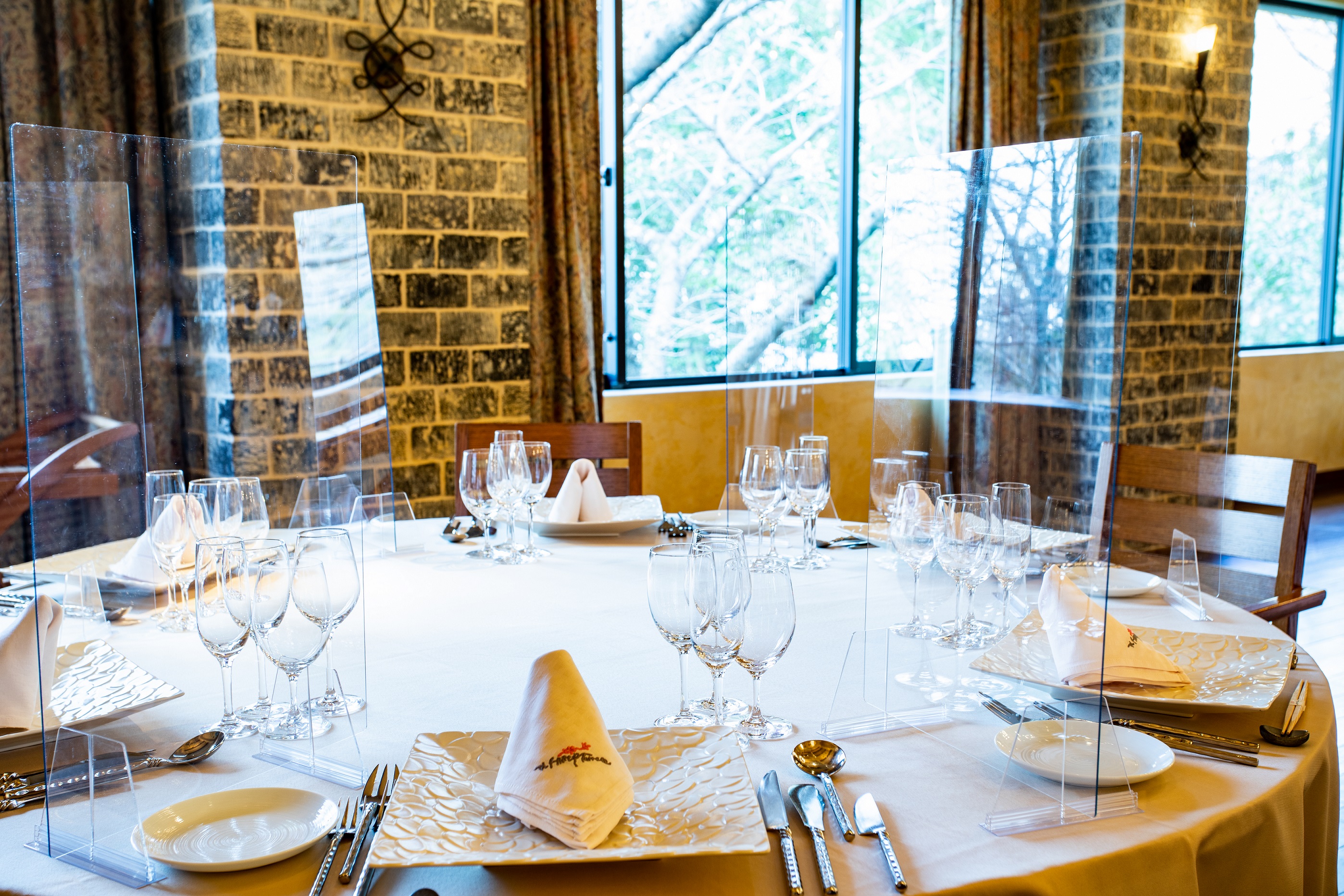 新型コロナウィルス感染予防アクリルボード