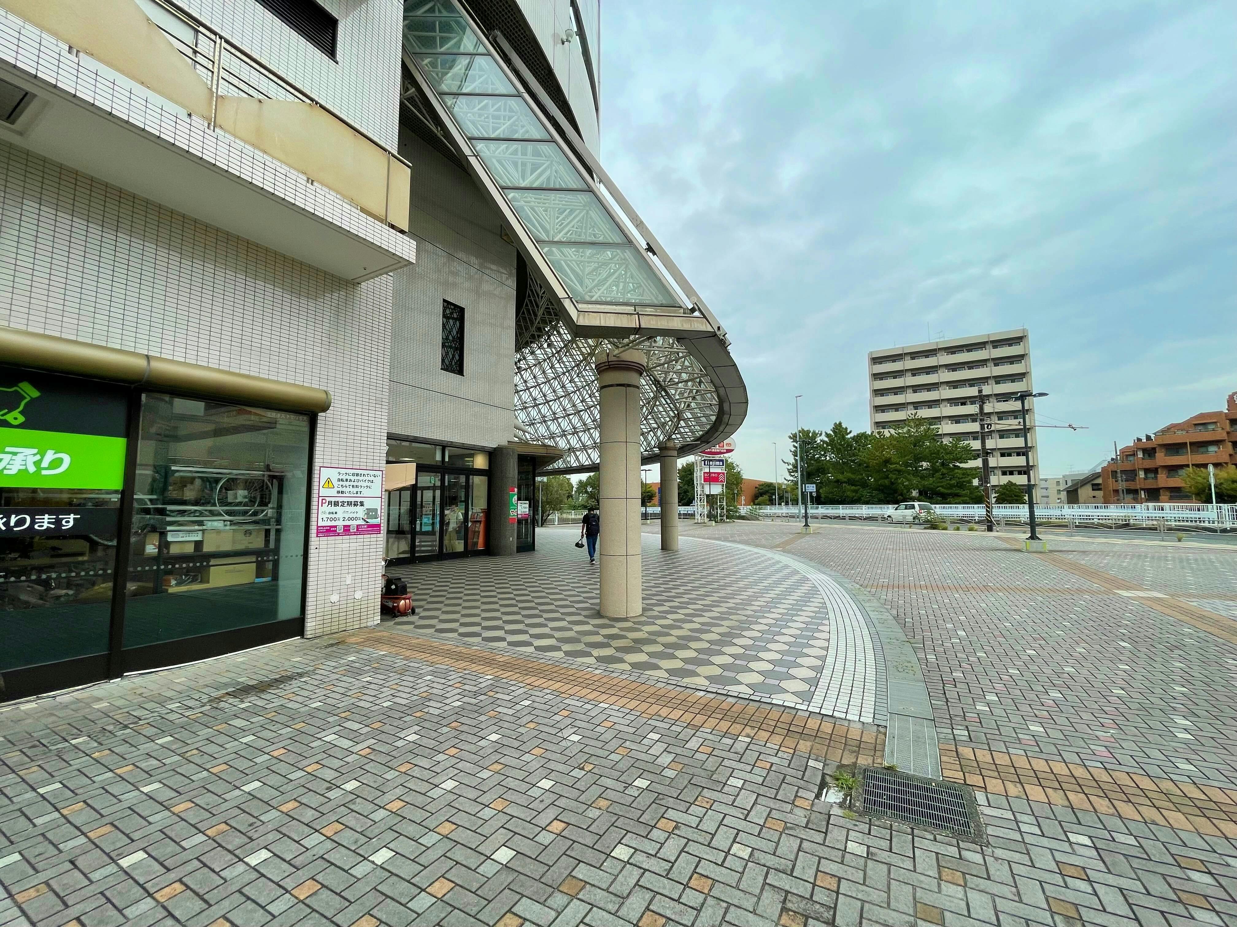 【イオン金沢八景ショッピングセンター】キッチンカーでの出店に最適なショッピングセンター敷地内にある国道側サイゼリヤ前の屋外スペース