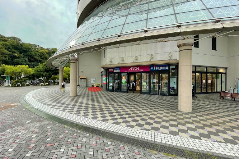 【イオン金沢八景ショッピングセンター】キッチンカーでの出店に最適なショッピングセンター敷地内にある国道側サイゼリヤ前の屋外スペースの画像4