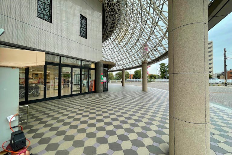 【イオン金沢八景ショッピングセンター】キッチンカーでの出店に最適なショッピングセンター敷地内にある国道側サイゼリヤ前の屋外スペースの画像3