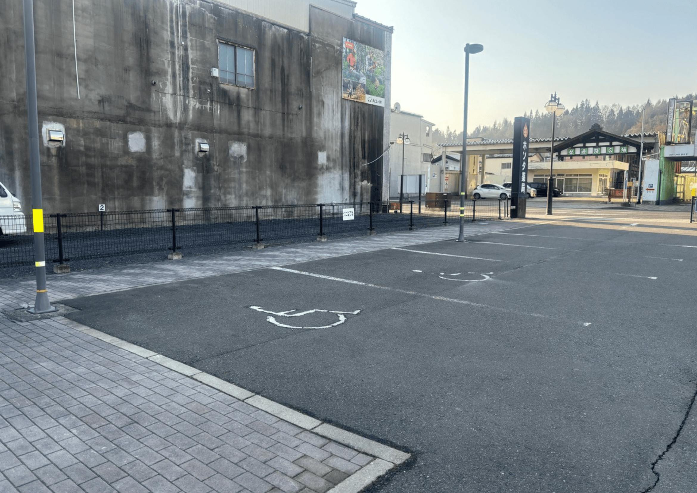 【ホソタ薬局】ポップアップストアやキッチンカー出店に最適な屋外駐車場スペースの画像