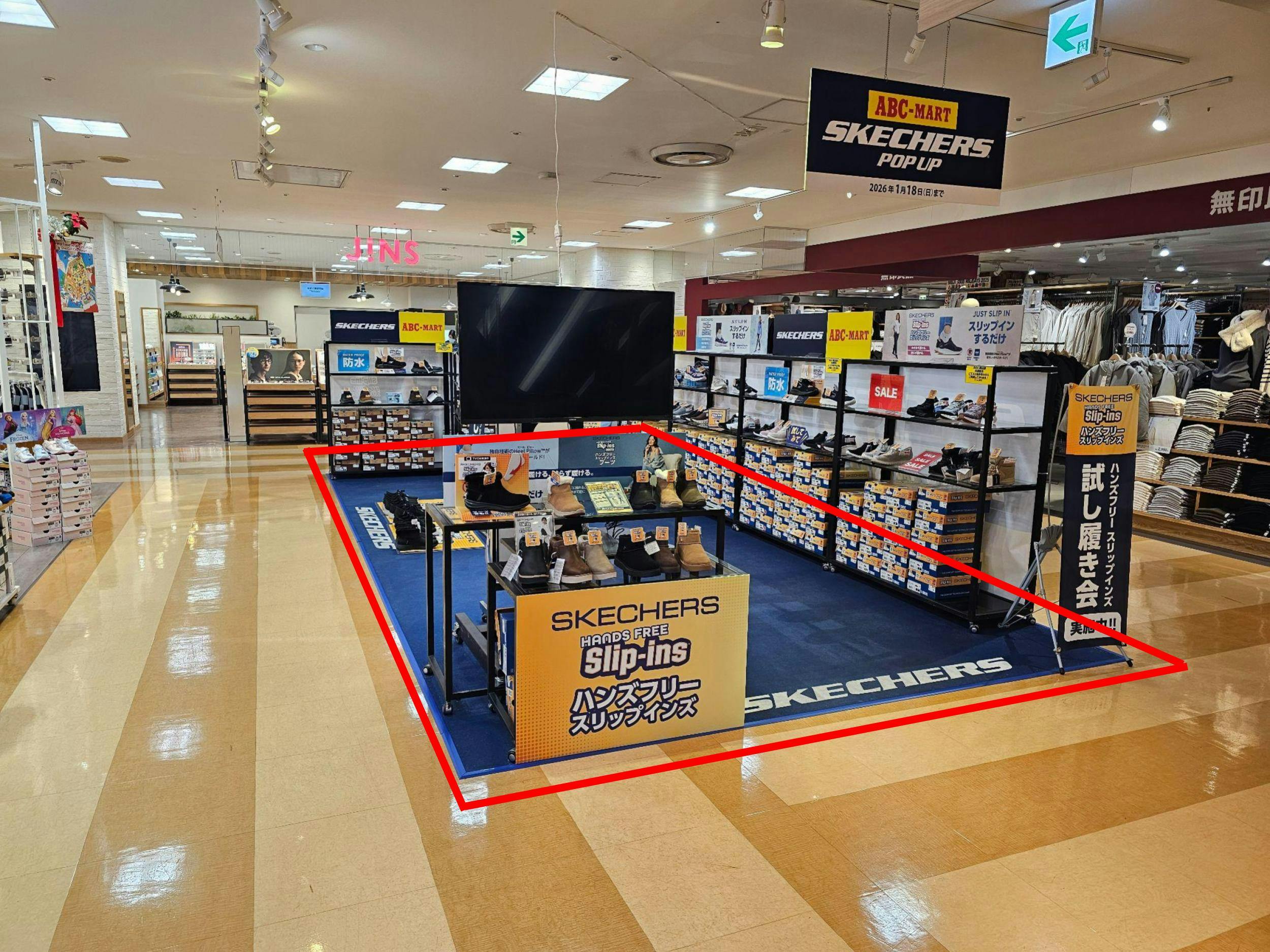 【京急百貨店5F】上大岡駅直結！プロモーションやポップアップストアに最適な人気専門店前の通路にあるイベントスペースの画像