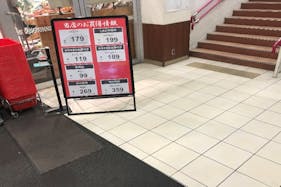 【西友 西所沢店】1F風除室 プロモーション用途や物販、食物販のポップアップストアに最適なスーパー店内催事イベントスペース