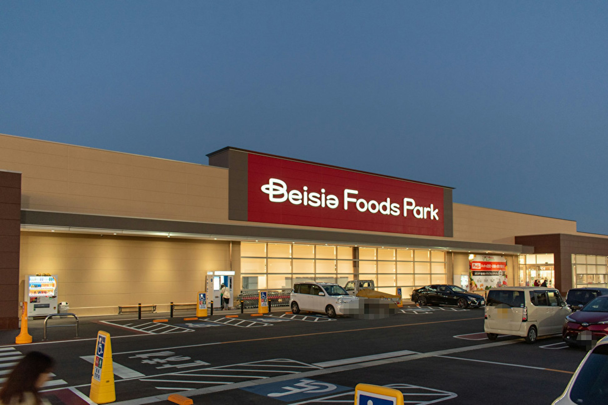 【ベイシア Foods Park 阿見店】キッチンカーや各種プロモーションに最適な屋外軒下イベントスペース