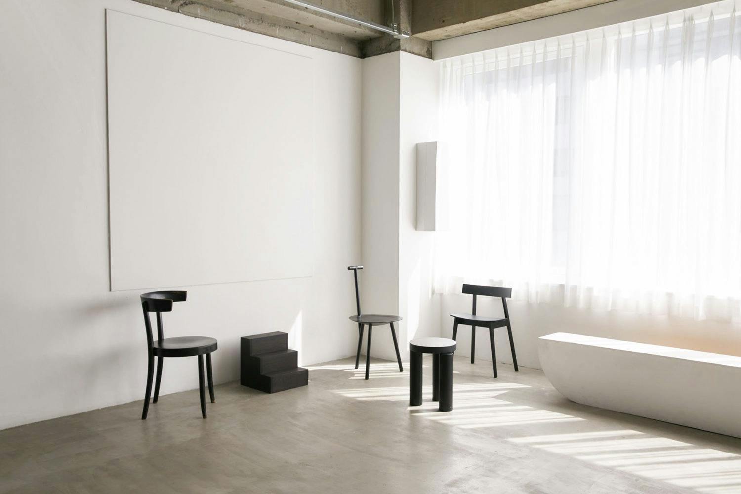 【中目黒駅5分】展示会やポップアップ・撮影に最適なシンプルな白壁と自然光が入る大きな窓が特徴のスタジオ