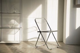 【中目黒駅5分】展示会やポップアップ・撮影に最適なシンプルな白壁と自然光が入る大きな窓が特徴のスタジオ