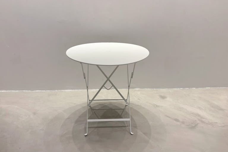 ラウンドテーブル(直径77cm) 白1台