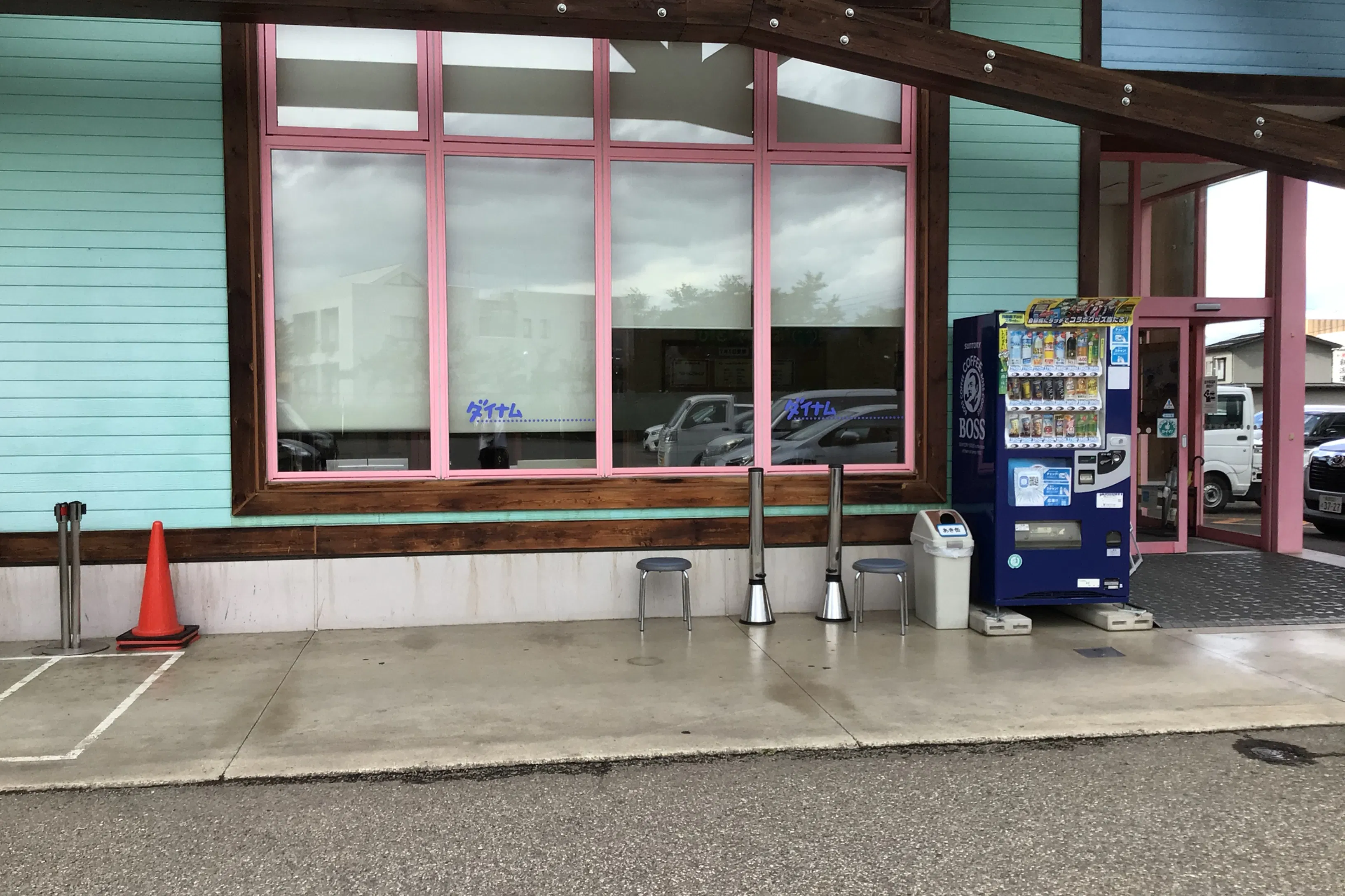 【ダイナム新潟南魚沼店ゆったり館】キッチンカーでの出店に最適なアミューズメント施設の駐車場イベントスペース