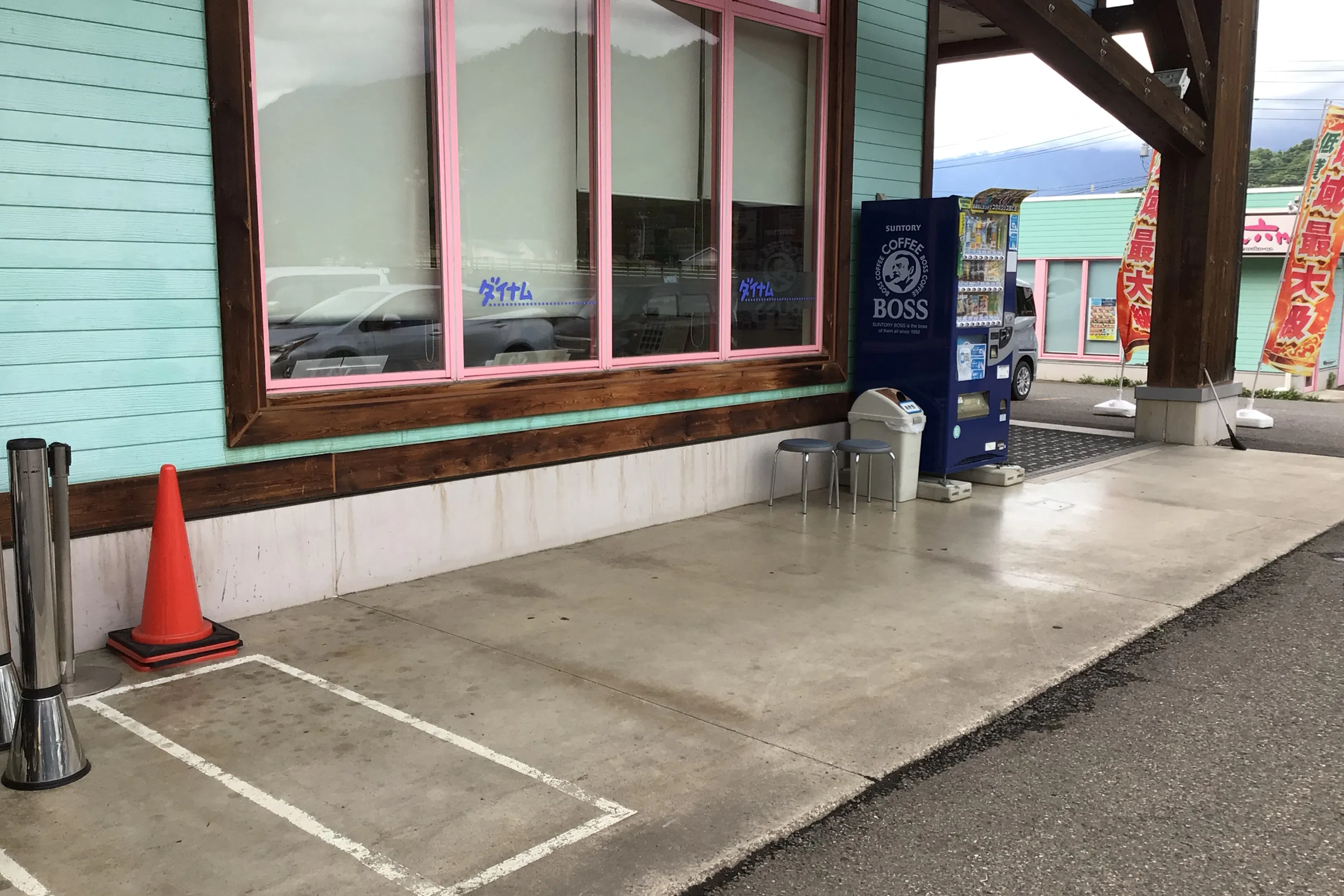 【ダイナム新潟南魚沼店ゆったり館】キッチンカーでの出店に最適なアミューズメント施設の駐車場イベントスペース