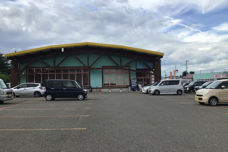 【ダイナム新潟南魚沼店ゆったり館】キッチンカーでの出店に最適なアミューズメント施設の駐車場イベントスペースの画像2
