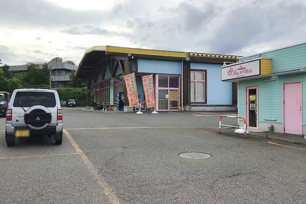 【ダイナム新潟南魚沼店ゆったり館】キッチンカーでの出店に最適なアミューズメント施設の駐車場イベントスペース