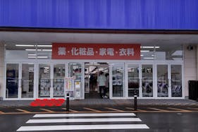 【ミスターマックス 日向店】家電側入口(トイレ側) 販促プロモーションや物販用途に最適な総合ディスカウントストアの催事イベントスペース