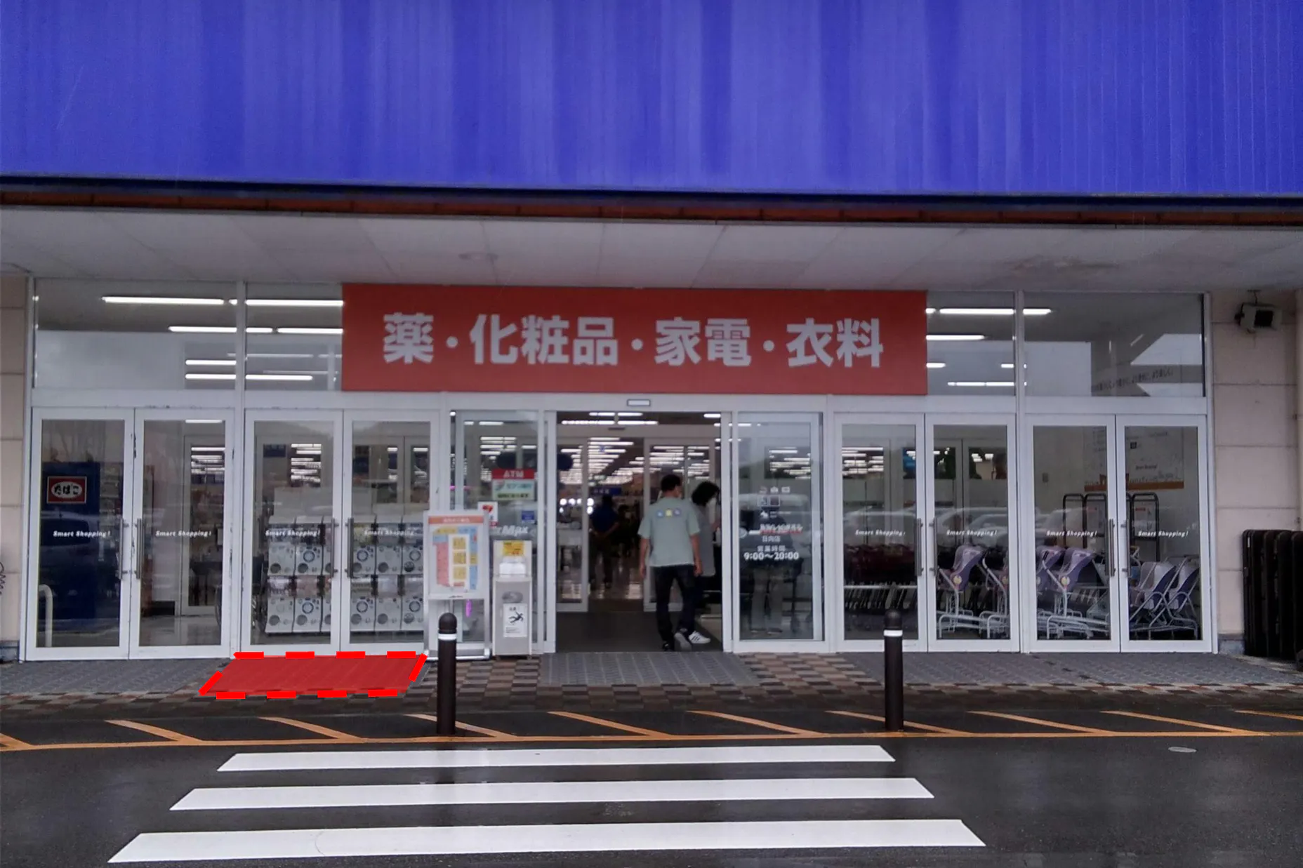 【ミスターマックス 日向店】家電側入口(トイレ側) 販促プロモーションや物販用途に最適な総合ディスカウントストアの催事イベントスペース