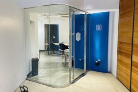 【高円寺駅2分】各種ポップアップや展示会等のギャラリー用途に最適な展示什器を備えた路面スペース