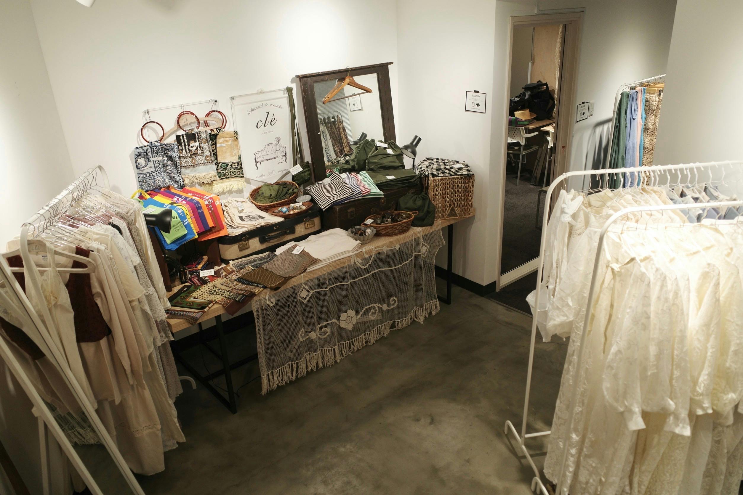 【高円寺駅2分】各種ポップアップや展示会等のギャラリー用途に最適な展示什器を備えた路面スペース