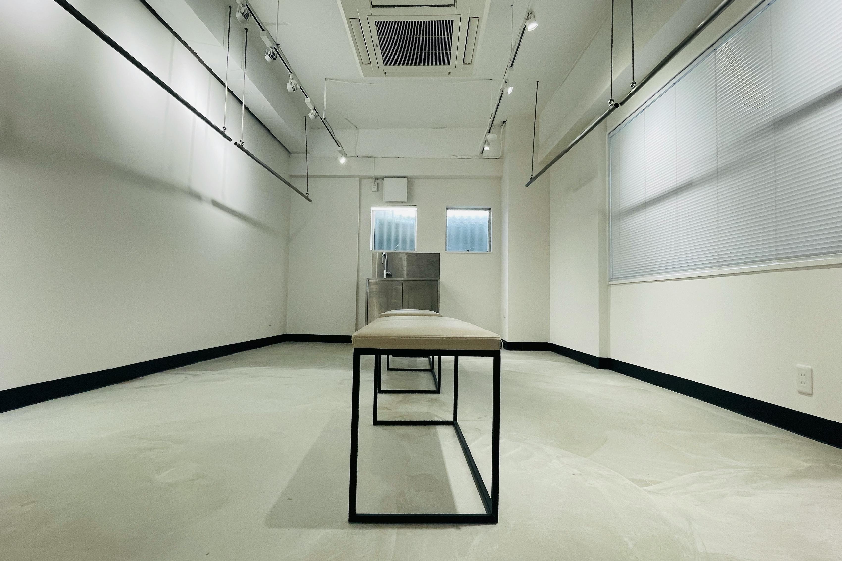 【高円寺駅2分】各種ポップアップや展示会等のギャラリー用途に最適な展示什器を備えた路面スペース