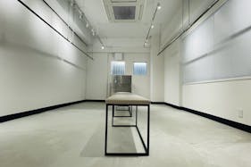 【高円寺駅2分】各種ポップアップや展示会等のギャラリー用途に最適な展示什器を備えた路面スペース