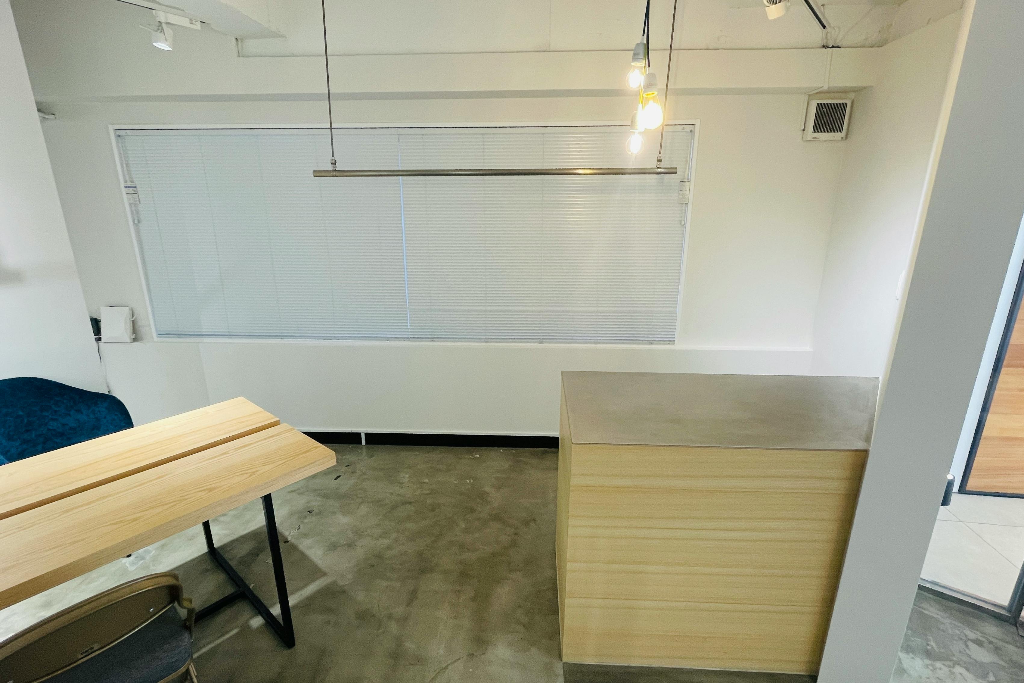 【高円寺駅2分】各種ポップアップや展示会等のギャラリー用途に最適な展示什器を備えた路面スペース