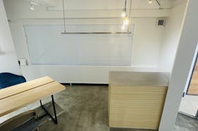 【高円寺駅2分】各種ポップアップや展示会等のギャラリー用途に最適な展示什器を備えた路面スペース