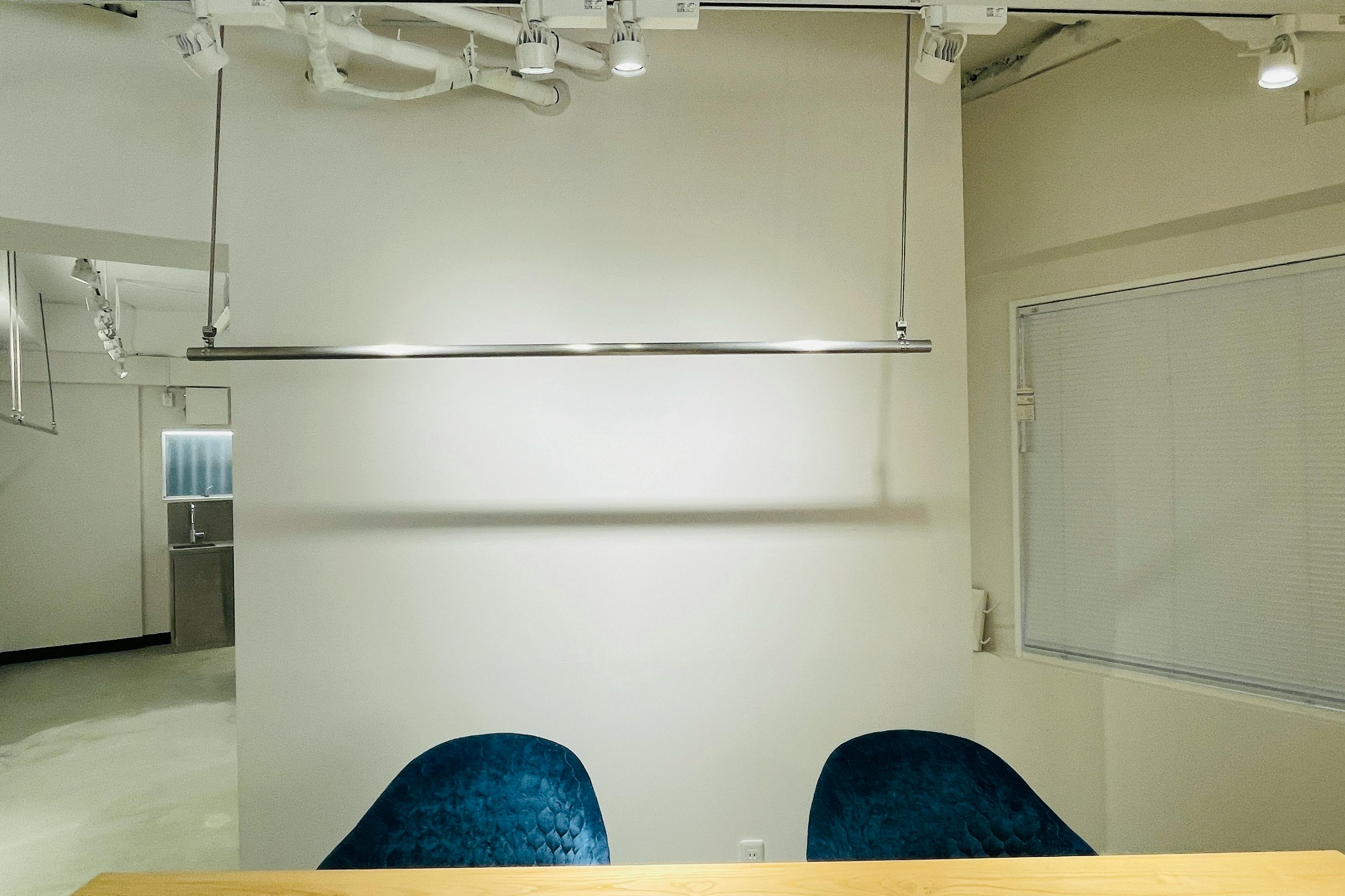 【高円寺駅2分】各種ポップアップや展示会等のギャラリー用途に最適な展示什器を備えた路面スペース