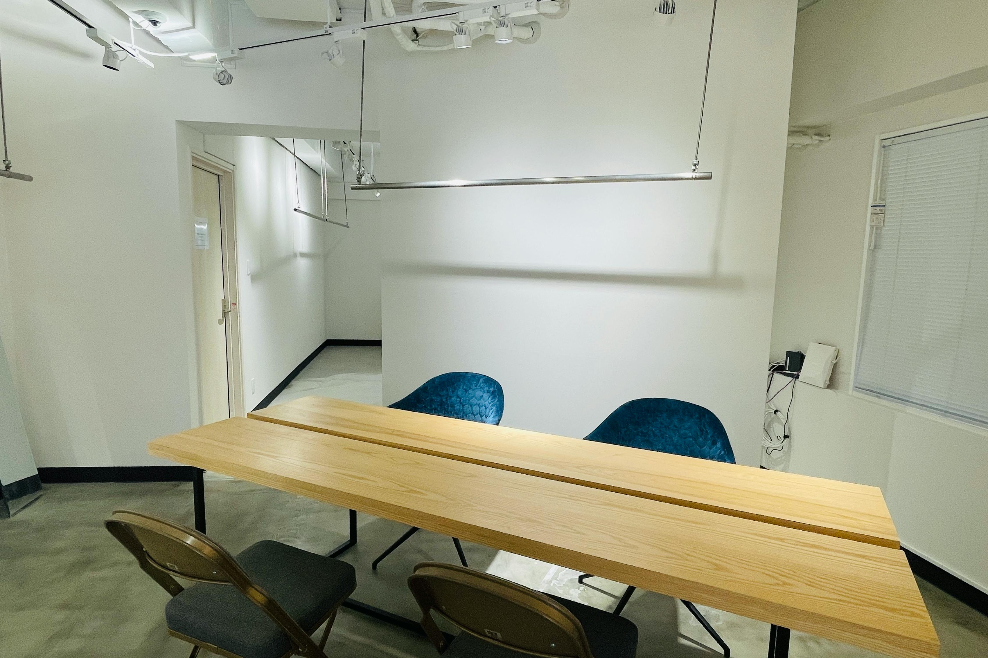 【高円寺駅2分】各種ポップアップや展示会等のギャラリー用途に最適な展示什器を備えた路面スペース