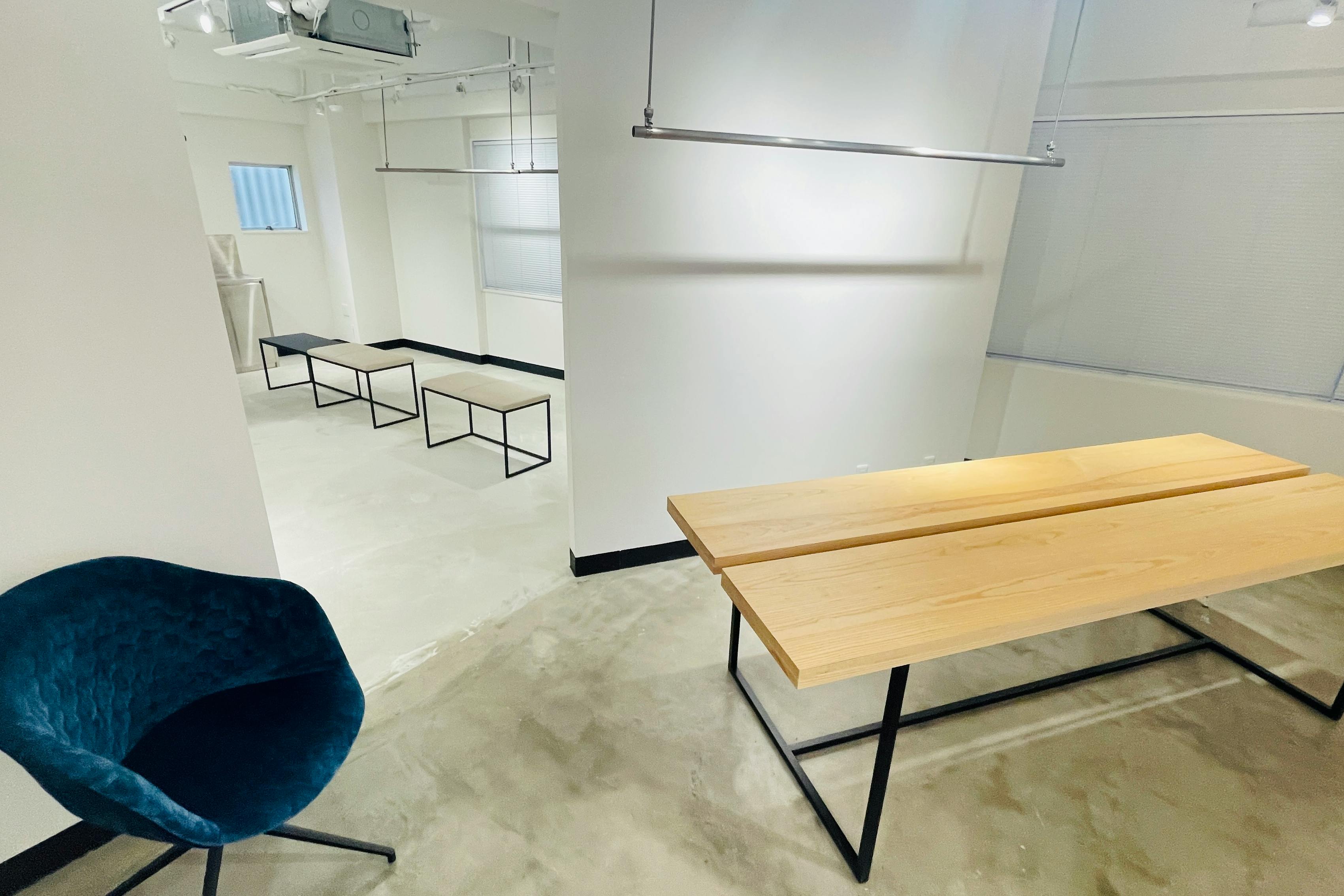 【高円寺駅2分】各種ポップアップや展示会等のギャラリー用途に最適な展示什器を備えた路面スペース